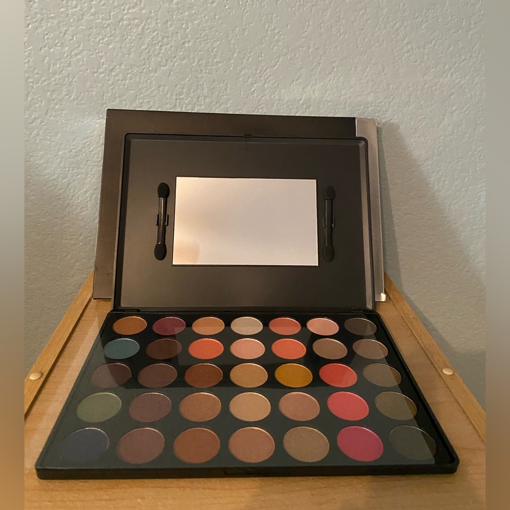NEW KARA BEAUTY PROFESSIONAL MAKEUP PALETTE